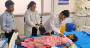 Accident: शादी से लौट रहे परिवार की पिकअप अनियंत्रित होकर सड़क पर पलटी, 21 लोग थे सवार, मची चीख पुकार