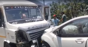 Badrinath Highway Accident: कालेश्वर में बदरीनाथ से लौट रही कार और टेम्पो ट्रैवलर की भिड़ंत, मची चीख पुकार