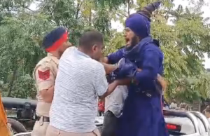 Dehradun: वापस लौटे निहंग, कुल्हाल बॉर्डर पर हालात सामान्य, बयानबाजी के चलते यूकेडी नेता पर जीरो एफआईआर