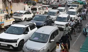 Nainital News: वीकेंड में Haldwani में भीषण जाम, ढाई घंटे फंसा शव वाहन, पर्यटक भी परेशान