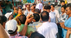 Uttarakhand News: कांग्रेसी व भाजपाइयों में भिड़ंत, कांग्रेस विधायक बोले- ‘पुतला क्या जलाते हो, मुझे जलाओ’