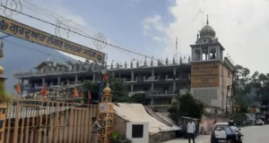 Rudrapur: नगरासू गुरुद्वारे पर निहंगों का कब्जा तीसरे दिन भी जारी, मामला सुलझाने में जुटा प्रशासन
