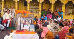 Tehri: पैतृक गांव में यमुना तट पर हुई दिवंगत निशानेबाज जसपाल राणा की मां की अंत्येष्टि, नम आंखों से दी विदाई