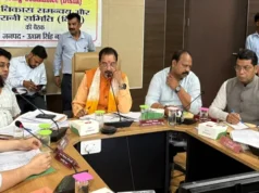 उत्तराखंड: दो बार बुलाने पर भी बैठक में नहीं आए अफसर, तो सांसद ने पुलिस से उठवा लिया