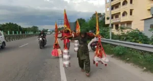 हरिद्वार में दिखने लगे कांवड़ के कई रंग, 300 किमी की पैदल यात्रा पर अलीगढ के दंपती