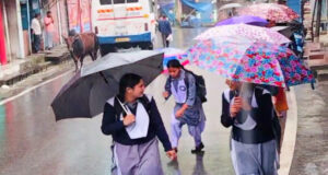 Uttarakhand News: बागेश्वर में भारी बारिश से हाहाकार, आठ सड़कें बंद, स्कूलों में छुट्टी