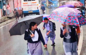 Uttarakhand News: बागेश्वर में भारी बारिश से हाहाकार, आठ सड़कें बंद, स्कूलों में छुट्टी