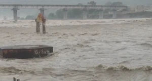 Uttarakhand: रुद्रप्रयाग में भारी बारिश, खतरे के निशान से ऊपर बह रही अलकनंदा व मंदाकिनी