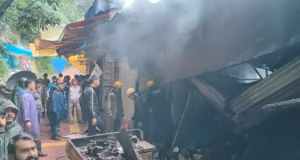 Uttarakhand: नैनीताल में हड़कंप, न्यू पालिका बाजार में लगी भीषण आग, फास्ट फूड दुकान में फटा सिलेंडर, दमकल ने टाला बड़ा हादसा