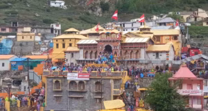 Badrinath: स्पाई कैमरे से मंदिर के गर्भगृह में वीडियो रिकॉर्डिंग करते पकड़ा गया यात्री, पुलिस ने करवाई डिलीट