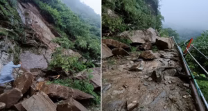 रोकी गई केदारनाथ यात्रा: पैदल मार्ग पर बोल्डर गिरे, श्रद्धालुओं को आगे जाने से रोका, प्रशासन ने की यह अपील