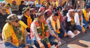 Chamoli: बदरीनाथ मंदिर के चढ़ावे को लेकर बढ़ा विवाद, हेराफेरी के विरोध में कांग्रेस विधायक उपवास पर बैठे