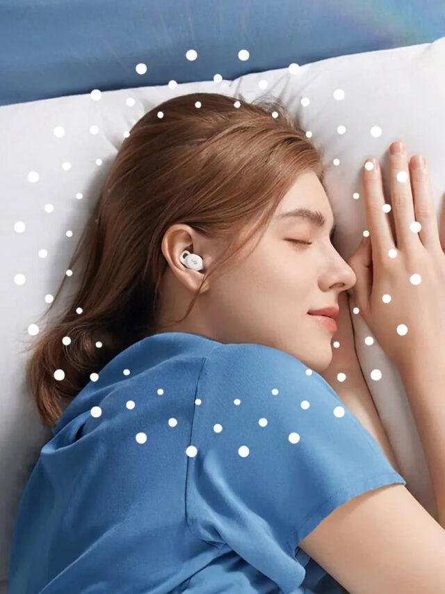 क्या आप भी रातभर Earbuds लगाकर सोते हैं? जानिए 7 बड़े नुकसान