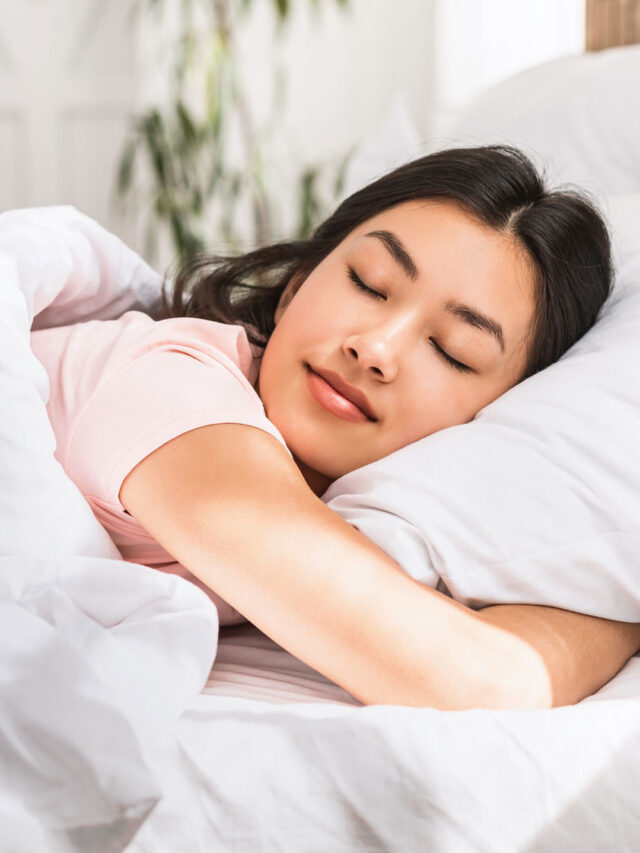 रातभर करवटें बदलते हैं? सुकून भरी नींद के लिए अपनाएं ये 7 आसान टिप्स