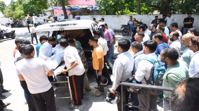 gal-pal-sa-katha-parayasha-bshhata-ka-shava-ka-maracara-sa-l-jata-parajana_ec4c9433da64ce5c2f01e30a1397e687 (1)