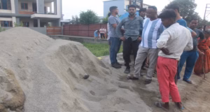 Haldwani: काश किसी ने देख लिया होता…डंपर से रेत गिरते ही दबा पवन, बचने के लिए मारता रहा हाथ-पैर, पढ़ें पूरी खबर