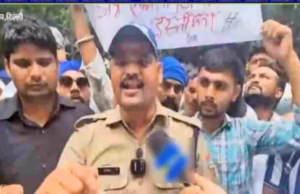 Protest: उत्तराखंड पुलिस का सिपाही पहुंचा जंतर मंतर, युवाओं के आंदोलन में लिया हिस्सा, महकमे में हड़कंप