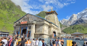 Kedarnath: सावन सोमवार: धाम में मौसम खुलने से बढ़ी रौनक, उमड़ी श्रद्धालुओं की भीड़, हर-हर महादेव की गूंज