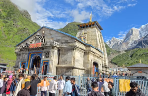 Kedarnath: सावन सोमवार: धाम में मौसम खुलने से बढ़ी रौनक, उमड़ी श्रद्धालुओं की भीड़, हर-हर महादेव की गूंज