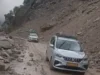 Uttarakhand: बदरीनाथ हाईवे पर भनेरपानी में पहाड़ी से गिर रहे पत्थर, 16 ग्रामीण लिंक मार्ग बंद