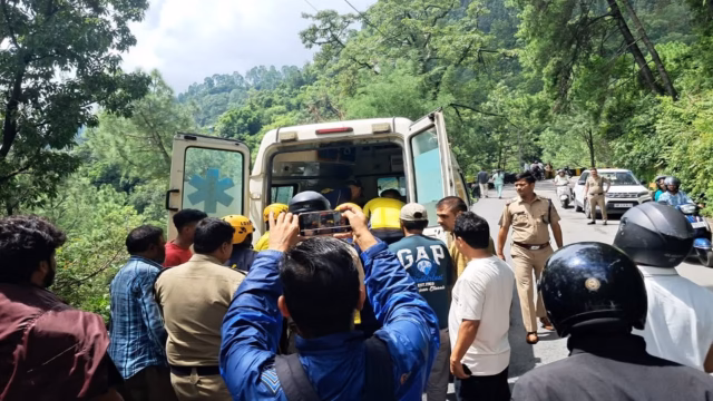 nainital-road-accident_247a62263c64fd64e96c8658c25a1011