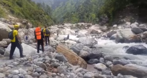 Rudraprayag News: मंदतौली संगम के पास नदी में बहे व्यक्ति की तलाश जारी, तीन दिन पहले हुआ था हादसा