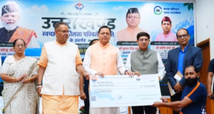Dehradun: सीएम धामी ने 11 स्वच्छ ईंधन आधारित वाहनों को किया फ्लैग ऑफ, छह लोगों को सब्सिडी के चेक दिए
