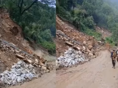 Uttarkashi: यमुनोत्री हाईवे पर देखते ही देखते नीचे आ गया पूरा पहाड़, खौफनाक मंजर, वाहनों की लगी लंबी कतार