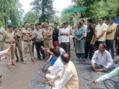 उत्तराखंड के अल्मोड़ा में बाघों के हमलों से मौतों पर ग्रामीणों में उबाल, हाईवे पर सांकेतिक जाम