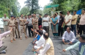 उत्तराखंड के अल्मोड़ा में बाघों के हमलों से मौतों पर ग्रामीणों में उबाल, हाईवे पर सांकेतिक जाम