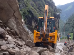 Uttarakhand Weather: भूस्खलन से यमुनोत्री-गंगोत्री हाईवे बाधित, प्रशासन ने की अपील-मौसम देखकर ही करें यात्रा