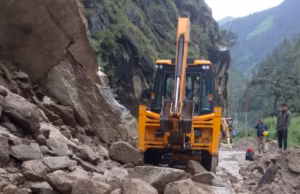 Uttarakhand Weather: भूस्खलन से यमुनोत्री-गंगोत्री हाईवे बाधित, प्रशासन ने की अपील-मौसम देखकर ही करें यात्रा