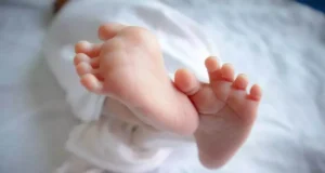 Uttarakhand News: नाले में पड़ा मिला नवजात, मुंह में थी रबड़ और चल रही थीं सांसें, पुलिस ने अस्पताल में कराया भर्ती