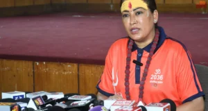 Uttarakhand: भारत में 2036 ओलंपिक की मेजबानी के लिए खेल मंत्री रेखा आर्य ने उठाई कांवड़, हरिद्वार से ऋषिकेश तक पैदल यात्रा