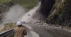 धारचूला: ब्यालधार में पहाड़ी से गिरे बोल्डर, आदि कैलाश यात्रा मार्ग हुआ बंद; BRO ने पहले ही रोक दी थी आवाजाही