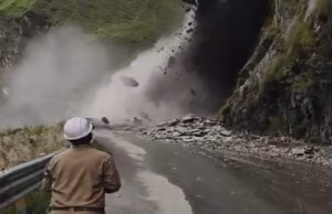 धारचूला: ब्यालधार में पहाड़ी से गिरे बोल्डर, आदि कैलाश यात्रा मार्ग हुआ बंद; BRO ने पहले ही रोक दी थी आवाजाही