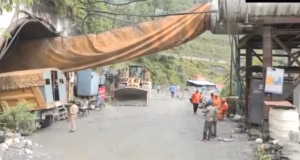Chamoli Tunnel Landslide: दो श्रमिक टनल में अभी भी लापता, तलाश जारी, यूकेडी ने THDC के बाहर किया प्रदर्शन