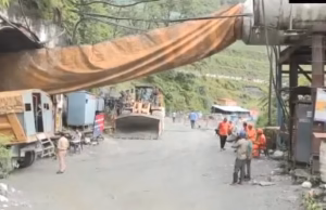 Chamoli Tunnel Landslide: दो श्रमिक टनल में अभी भी लापता, तलाश जारी, यूकेडी ने THDC के बाहर किया प्रदर्शन