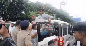 Dehradun: लंबित विजिलेंस जांच और भ्रष्टाचार के विरोध में सुराज सेवा दल का सचिवालय कूच, कार्यकर्ता गिरफ्तार