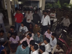 पटेलनगर थाने में हंगामा: चेकिंग के दौरान पुलिस ने युवक को हिरासत में लिया, एबीवीपी कार्यकर्ताओं ने थाना घेरा