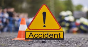 Uttarakhand Accident: कोसी के पास कार अनियंत्रित होकर 80 फीट गहरी खाई में गिरी, एक की मौत, दो घायल