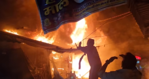 Roorkee: ज्वैलरी और खिलौने की दुकानों में लगी भीषण आग, साबिर पाक के सालाना उर्स के बीच मची अफरातफरी