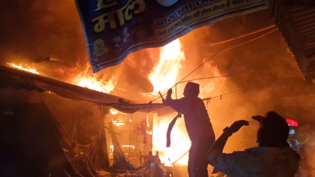 massive-fire-breaks-out-in-shops_0119cf25f789234fa2f43601dbc93f41