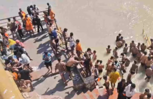 Devprayag: टोड़ेश्वर घाट पर गंगा के तेज बहाव में बहा हरियाणा का कांवड़िया, तलाश में जुटी एसडीआरएफ