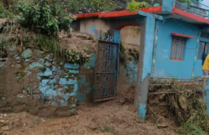 Tehri News: अतिवृष्टि से कोट बूढ़ाकेदार में भूस्खलन, घरों में घुसा मलबा, प्रभावितों के विस्थापन की उठी मांग