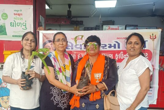 सरबती देवी मेमोरियल ट्रस्ट ने धूमधाम से मनाया पीएम मोदी का 76वां जन्मदिवस, देशभर में पौधारोपण से लेकर रक्तदान तक हुए आयोजन