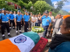 Uttarakhand: वायुसेना के जवान आशीष का आकस्मिक निधन, पैतृक घाट पर सैन्य सम्मान के साथ दी अंतिम विदाई