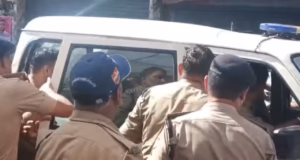 देहरादून: DAV पीजी कॉलेज छात्रसंघ चुनाव में बवाल, प्रत्याशियों को समर्थन देने पहुंचे कांग्रेसी गिरफ्तार