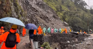 रुद्रप्रयाग: पत्थर की चपेट में आने से महिला तीर्थयात्री की मौत, रोके गए श्रद्धालु