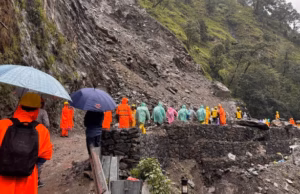 रुद्रप्रयाग: पत्थर की चपेट में आने से महिला तीर्थयात्री की मौत, रोके गए श्रद्धालु